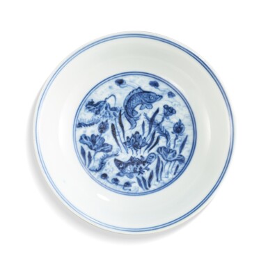 View full screen - View 1 of Lot 3604. An extremely rare blue and white 'fish' dish, Mark and period of Chenghua | 明成化 青花荷塘魚藻紋盤 《大明成化年製》款.