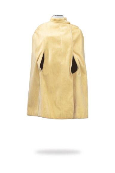 View full screen - View 1 of Lot 18. Roberto Capucci, Haute Couture, circa 1962-1968, Velvet cape | Cape en velours.
