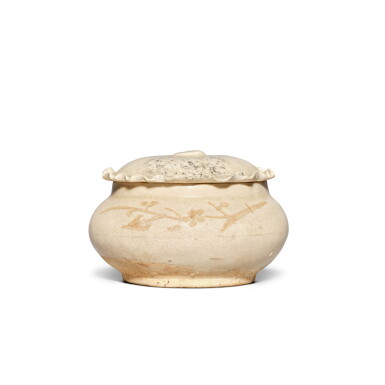 View full screen - View 1 of Lot 735. A small 'Jizhou' resist-decorated 'prunus' jar and cover, Southern song dynasty | 南宋 吉州窰白釉剔梅花紋小蓋罐.