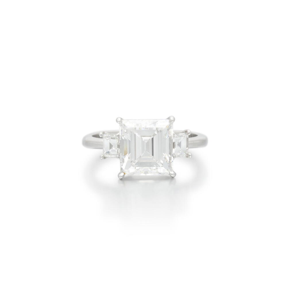 View full screen - View 1 of Lot 251. Diamond ring | Anello in diamanti .
