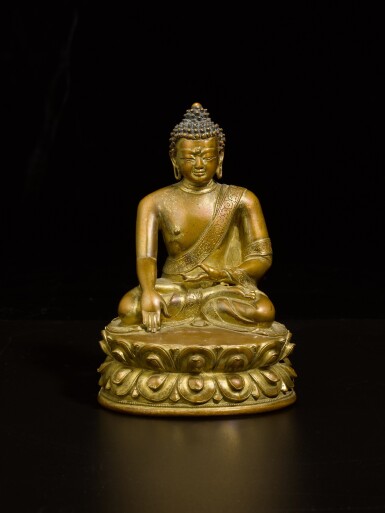 View full screen - View 1 of Lot 47. A small gilt-copper alloy figure of Shakyamuni Buddha Tibet, ca. 16th century | 西藏 約十六世紀 鎏金銅合金釋迦牟尼佛坐像.