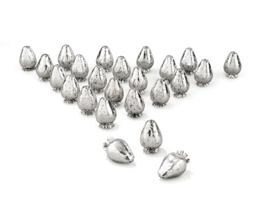 View full screen - View 1 of Lot 4. A SET OF 24 STRAWBERRY-SHAPED SILVER SALT AND PEPPER CELLARS, STAMPED 925, MODERN | ENSEMBLE DE 24 SALIÈRES ET POIVRIÈRES EN ARGENT EN FORME DE FRAISE, ESTAMPÉES 925, MODERNE.