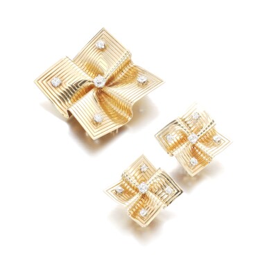 View full screen - View 1 of Lot 1070. Gold and diamond demi-parure.