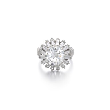 View full screen - View 1 of Lot 1170. Diamond ring.
