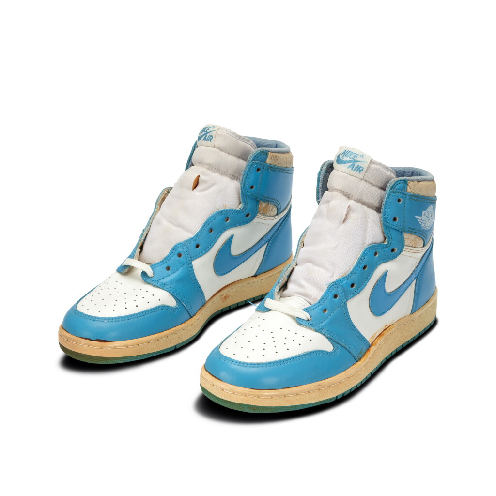 View full screen - View 1 of Lot 33. Nike Air Jordan 1 High 'UNC' 1985 | Size 12 .