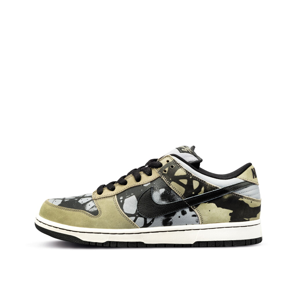 View full screen - View 1 of Lot 107. Nike.