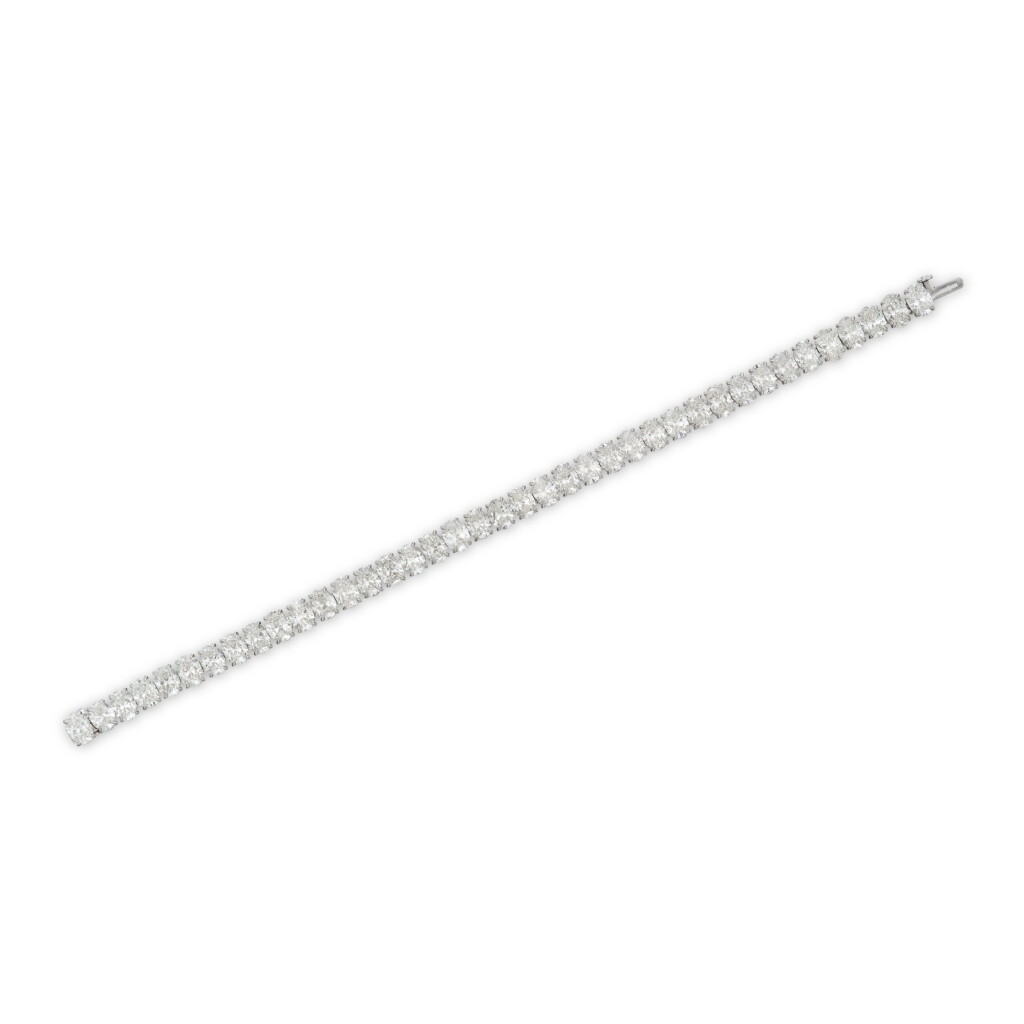 View full screen - View 1 of Lot 377. Diamond Bracelet.