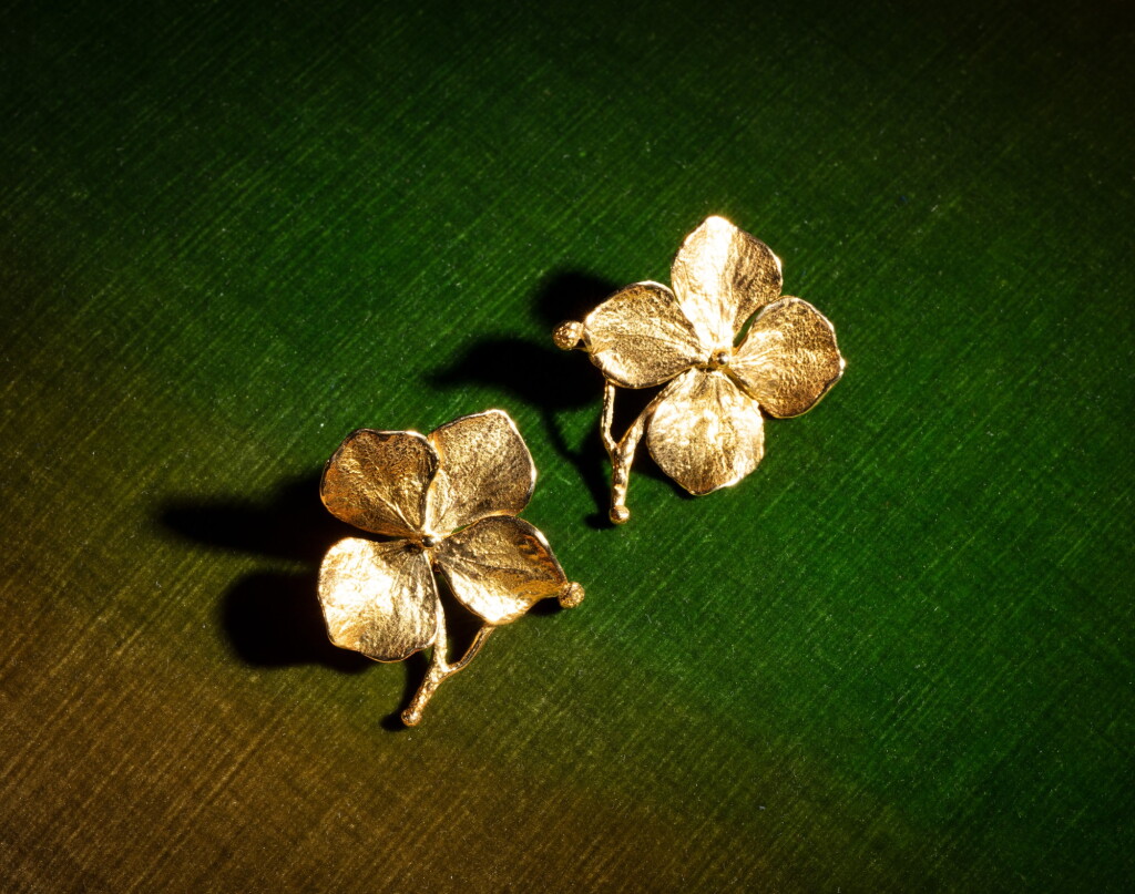 View full screen - View 1 of Lot 30. Paire de boucles d'oreilles Entrelacs.