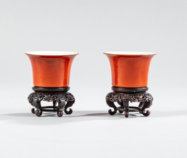 View full screen - View 1 of Lot 121. Paire de petits coupes à glaçure rouge corail, dynastie Qing, période Daoguang.