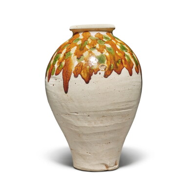 View full screen - View 1 of Lot 668. A sancai-glazed pottery jar, Tang dynasty | 唐 三彩罐.