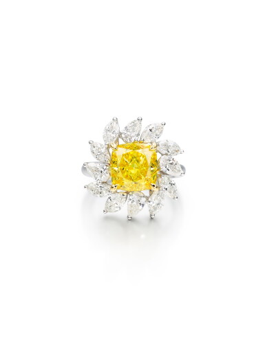 View full screen - View 1 of Lot 1616. FANCY VIVID YELLOW DIAMOND AND DIAMOND RING | 5.01卡拉 艷彩黃色 鑽石 配 鑽石 戒指.