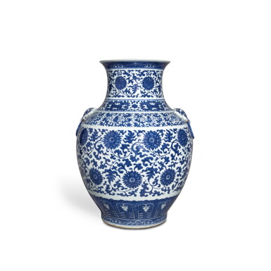 View full screen - View 1 of Lot 987. A large blue and white 'lotus' hu-form vase, Late Qing dynasty | 清末 青花纏枝蓮紋鋪首耳大壺.