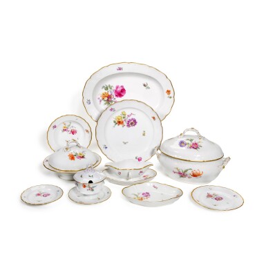 View full screen - View 1 of Lot 5. AN EXTENSIVE BERLIN (K.P.M.) PART DINNER SERVICE, CIRCA 1910.