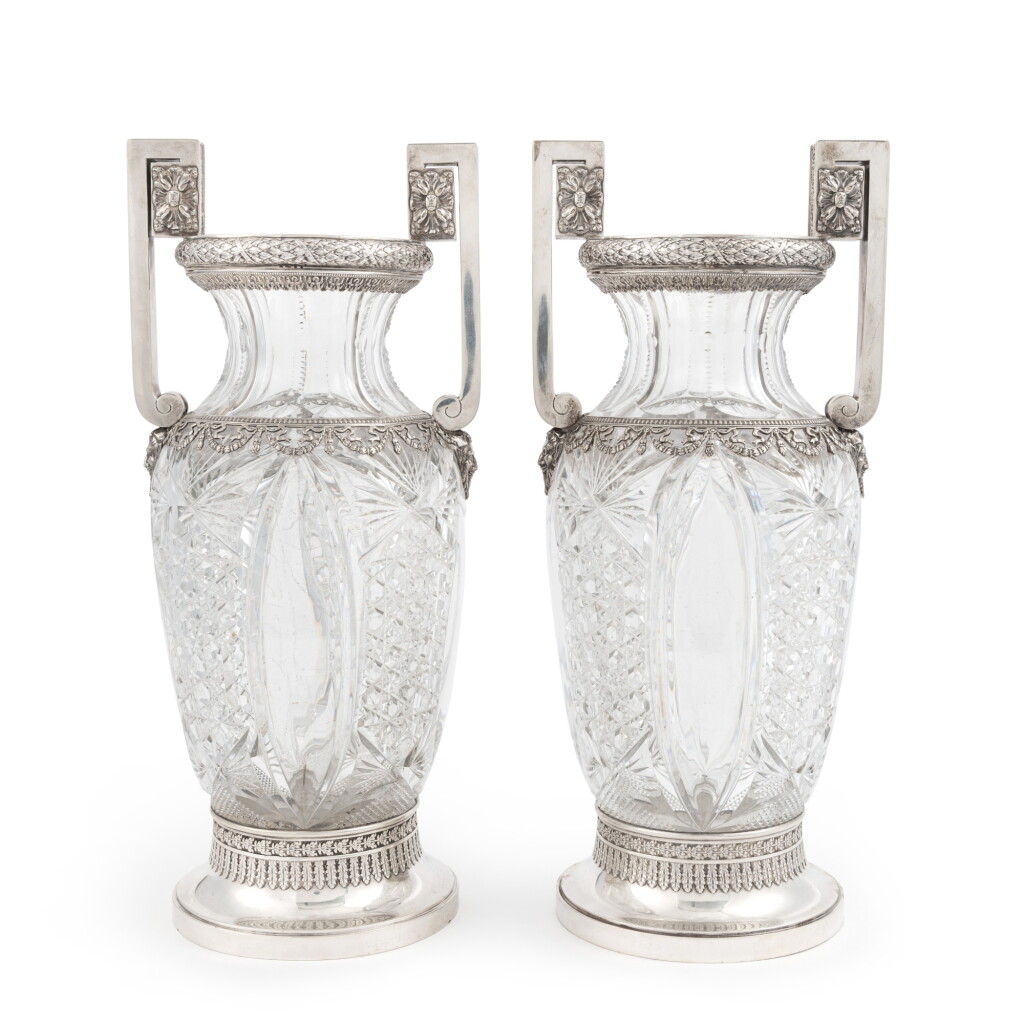 全螢幕檢視 - 查看726A pair of silver-mounted cut-glass amphorae, Egor Cheryatov, retailed by Lorié, Moscow, 1908-1917的1