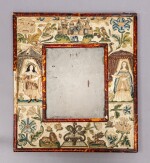 Important cadre formant miroir en écaille de tortue, broderie sur soie et fils de métal, travail anglais, vers 1660