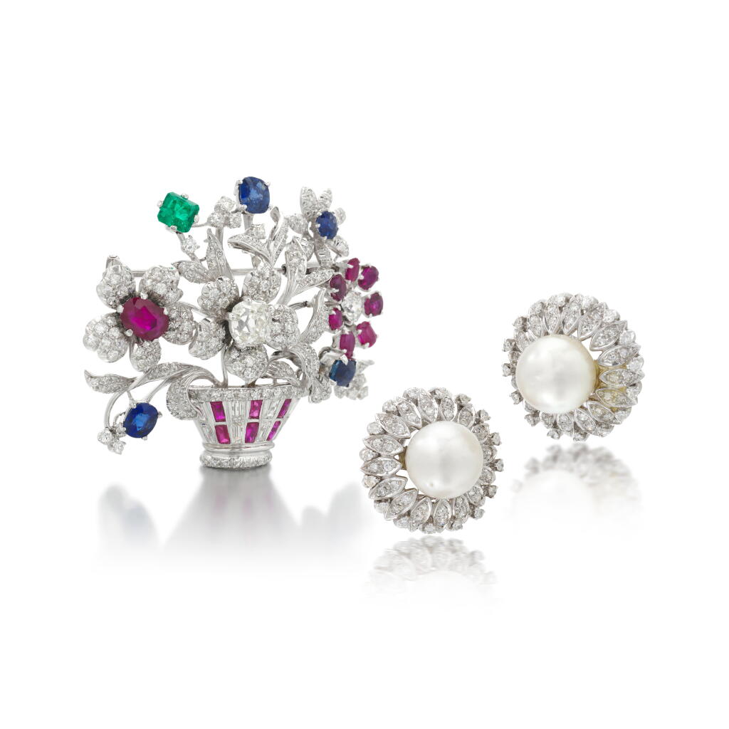 View full screen - View 1 of Lot 63. Pair of cultured pearl and diamond ear clips and a gem set brooch | Paio di orecchini in perle e diamanti e spilla gem set .