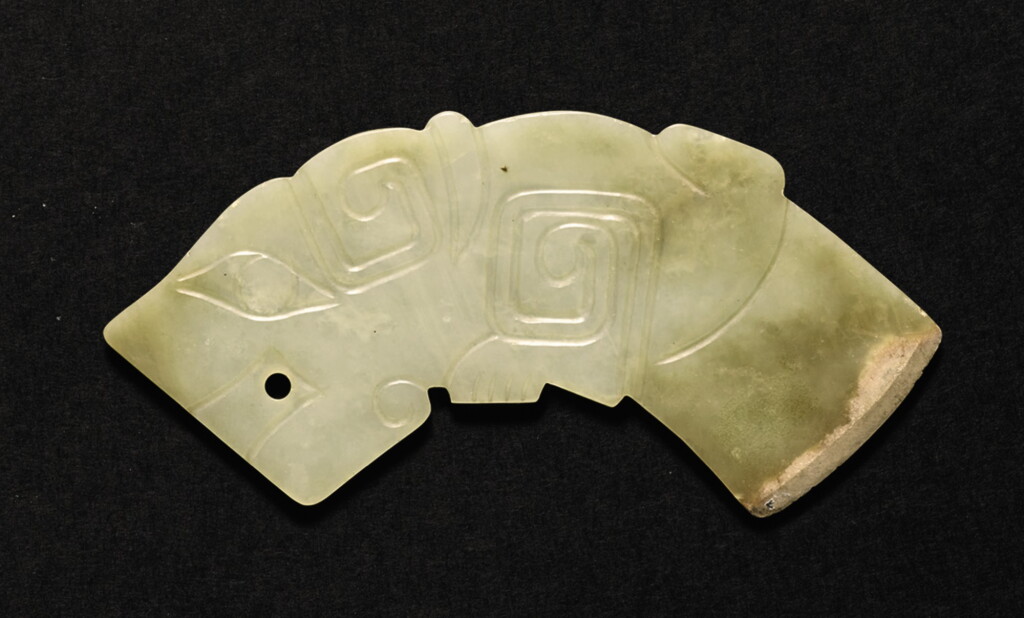 全萤幕检视 - 查看222A CELADON JADE 'TIGER' PLAQUE SHANG DYNASTY OR LATER | 商或以後 青玉虎紋牌飾的1