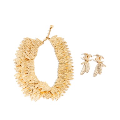 View full screen - View 1 of Lot 19. Set of A Champagne Feathers Necklace with A Pair of Earrings Clip-On, Métiers d'Art Paris-Londres Pre-Fall 2008.