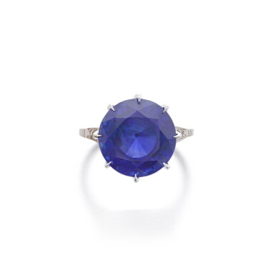 View full screen - View 1 of Lot 534. Sapphire and diamond ring | 藍寶石及鑽石戒指.