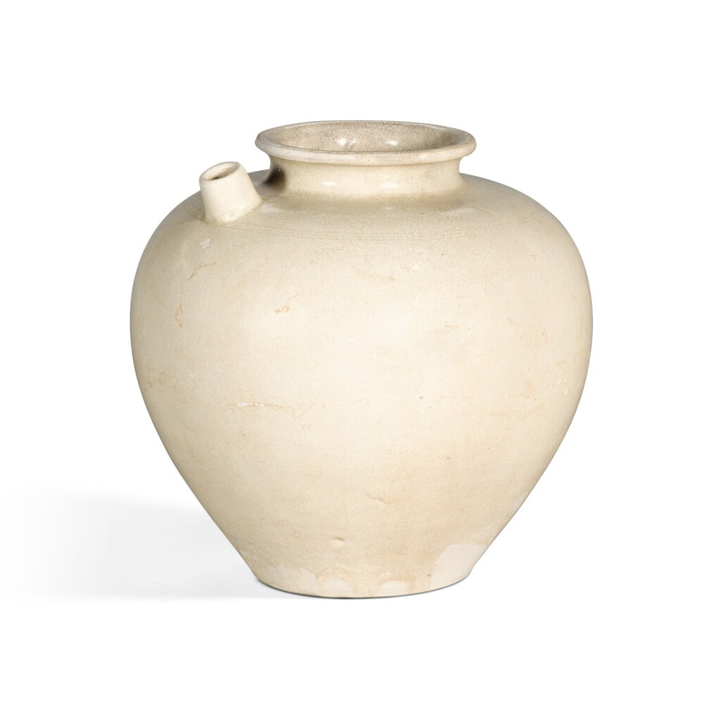 View full screen - View 1 of Lot 245. A WHITE STONEWARE EWER TANG DYNASTY | 唐 白釉執壺.