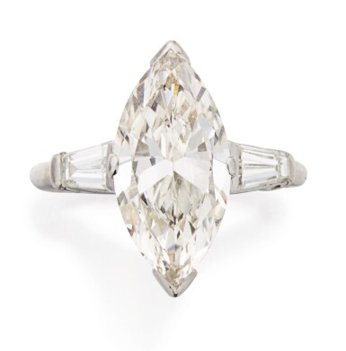 View full screen - View 1 of Lot 401. DIAMOND RING.