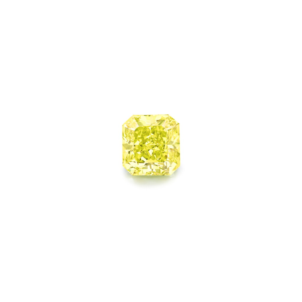 View full screen - View 1 of Lot 1805. FANCY VIVID YELLOW DIAMOND AND DIAMOND RING 8.88卡拉 方形 艷彩黃色 內部無瑕(IF) 鑽石 配 鑽石 戒指.
