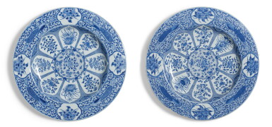 View full screen - View 1 of Lot 437. A Pair of Massive Chinese Export Blue and White 'Peacock' Pattern Chargers, Qing Dynasty, Kangxi Period | 清康熙 青花孔雀花卉紋大盤一對.
