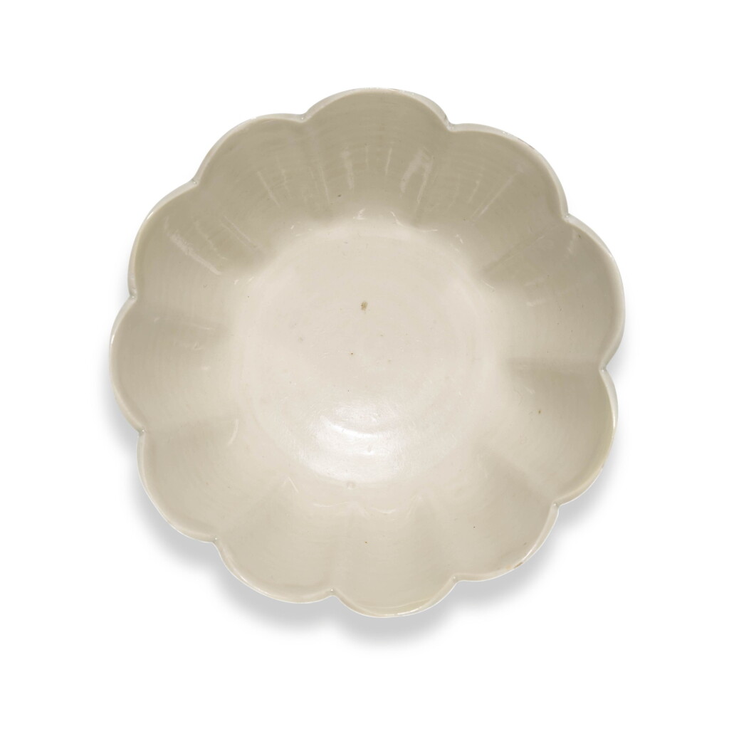 View full screen - View 1 of Lot 243. A WHITE STONEWARE FOLIATE-SHAPED STEMBOWL NORTHERN SONG DYNASTY, 10TH/11TH CENTURY | 北宋 十/十一世紀 白釉蓮瓣高足盃.