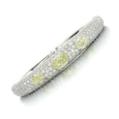 View full screen - View 1 of Lot 608. Diamond bangle.