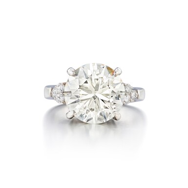 View full screen - View 1 of Lot 516. Diamond Ring | 5.26克拉 圓形 N色 鑽石 戒指.