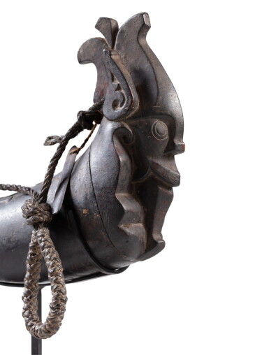 Voir en plein écran - Voir 1 du lot 63. Corne de médecine naga marsarang, Toba Batak, Sumatra, Indonésie | Medicine horn naga marsarang, Toba Batak, Sumatra, Indonesia.