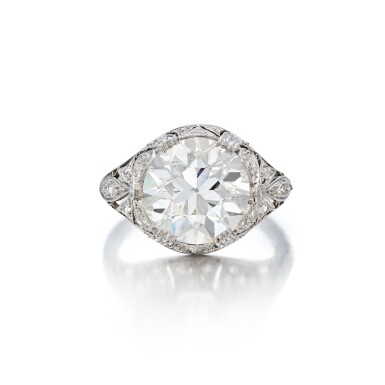 View full screen - View 1 of Lot 322. Diamond Ring.