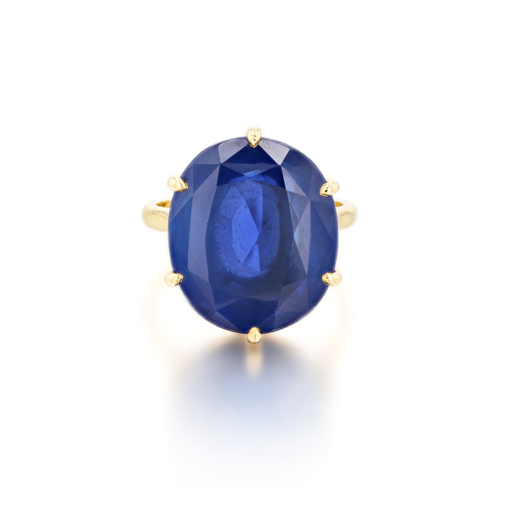View full screen - View 1 of Lot 259. Bague saphir | Sapphire ring.