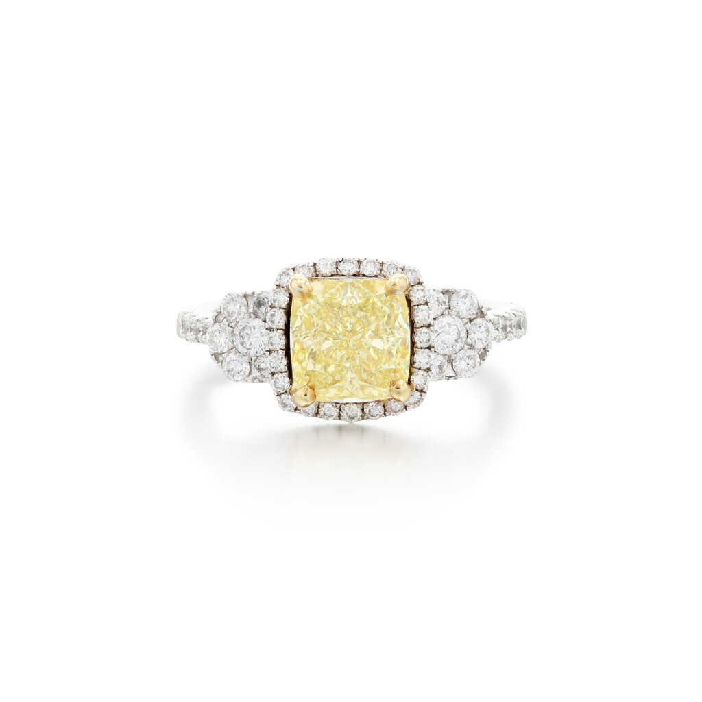 View full screen - View 1 of Lot 223. Bague diamant Fancy Intense Yellow et diamants | Fancy Intense Yellow diamond and diamond ring.
