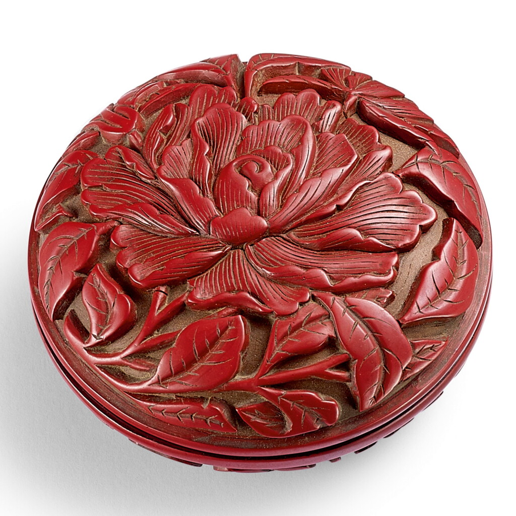 View full screen - View 1 of Lot 3659. A CARVED CINNABAR LACQUER 'PEONY' CIRCULAR BOX AND COVER MING DYNASTY, 15TH – 16TH CENTURY | "明十五至十六世紀 剔紅牡丹紋印盒 《張成造》仿款".