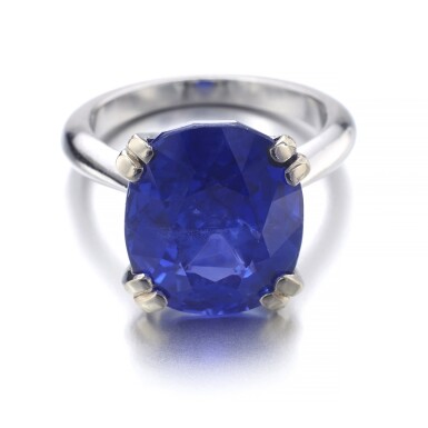 View full screen - View 1 of Lot 1039. Sapphire ring.