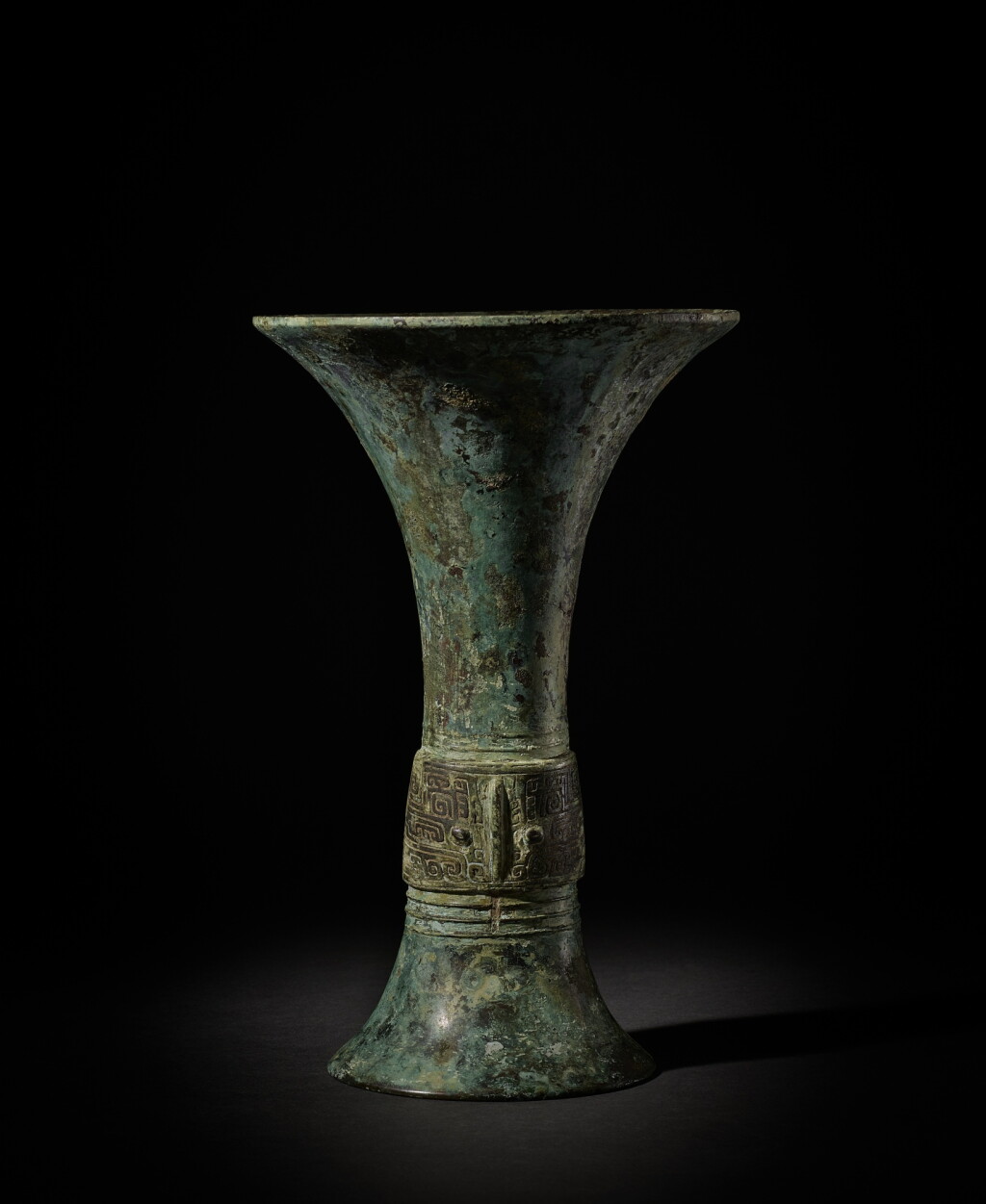 View full screen - View 1 of Lot 226. An inscribed archaic bronze ritual wine vessel (Gu), Late Shang dynasty | 商末 青銅饕餮紋觚.