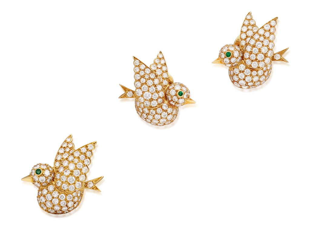 View full screen - View 1 of Lot 1033. VAN CLEEF & ARPELS | DIAMOND AND EMERALD DEMI-PARURE | 梵克雅寶 鑽石 配 祖母綠 別針及耳環套裝.