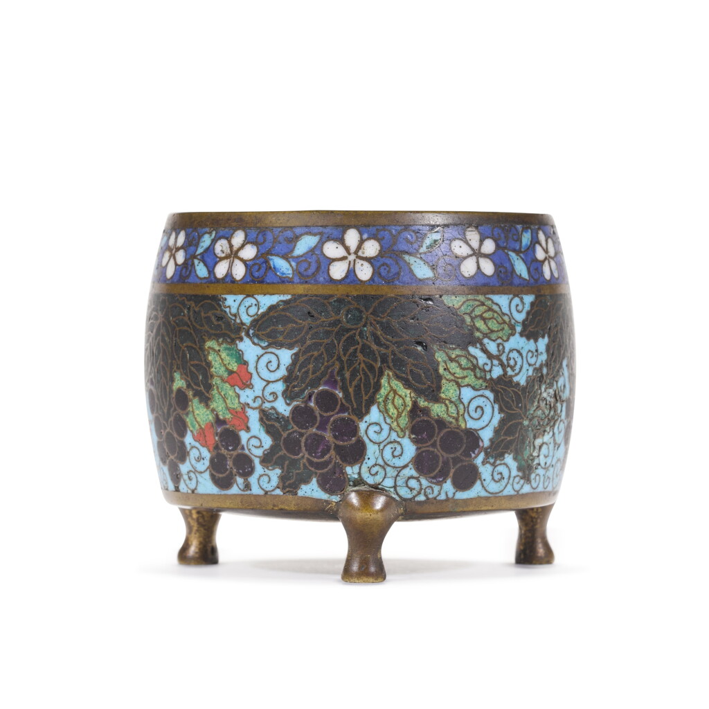 View full screen - View 1 of Lot 275. A cloisonné enamel 'grape vine' censer, Ming dynasty, 16th / 17th century | 明十六 / 十七世紀 掐絲琺瑯葡萄紋三足爐.