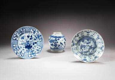 View full screen - View 1 of Lot 116. Two blue and white 'Kraak' dishes, and a blue and white jar, 16th-17th century | 十六至十七世紀 青花瓷器一組三件.