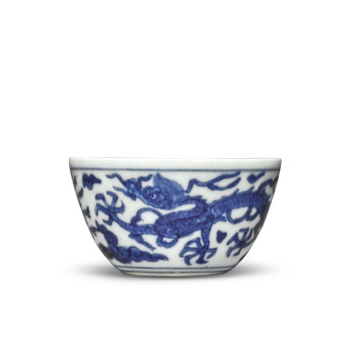 View full screen - View 1 of Lot 242. A blue and white 'dragon and phoenix' cup, Mark and period of Wanli | 明萬曆 青花龍鳳紋盃 《大明萬曆年製》款.