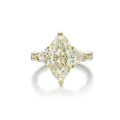 View full screen - View 1 of Lot 1932. Diamond Ring | 4.06 克拉 M色 橄欖形 鑽石 配鑽石 戒指.