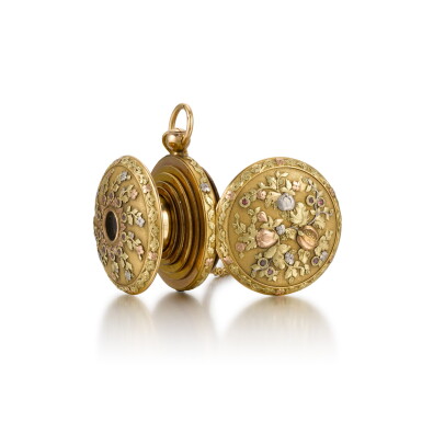 View full screen - View 1 of Lot 82. A jewelled three-coloured gold extending telescope, and a two-coloured gold openwork coin purse, early 19th century and later,.