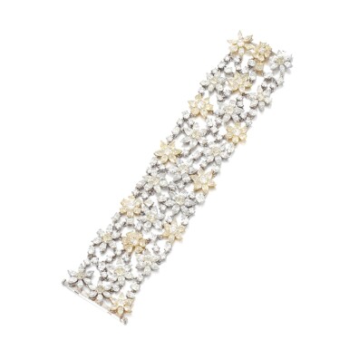 View full screen - View 1 of Lot 15. Diamond bracelet.