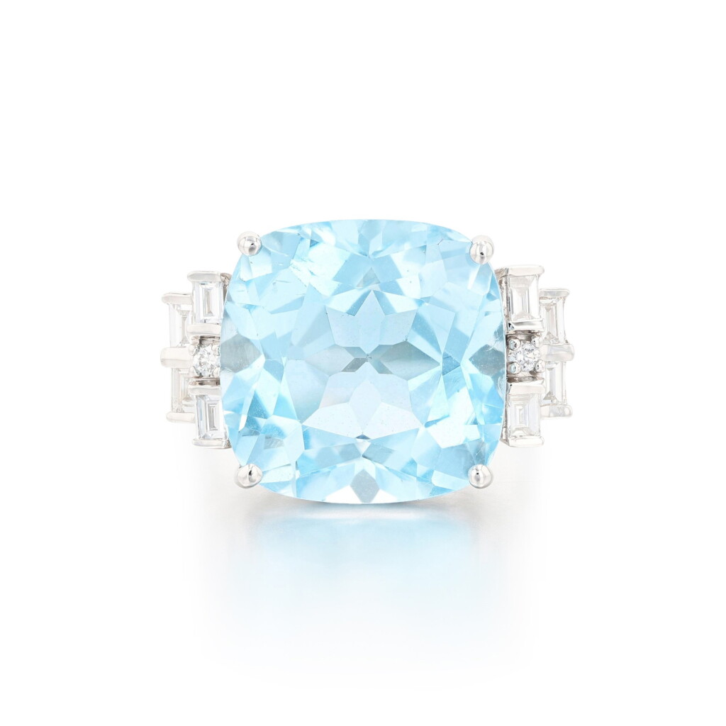 View full screen - View 1 of Lot 486. Bague topaze bleue et diamants | Blue topaz and diamond ring.
