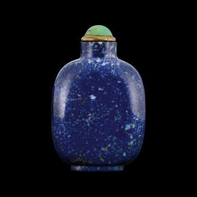 View full screen - View 1 of Lot 1009. A lapis lazuli snuff bottle Qing dynasty, 18th - 19th century | 清十八至十九世紀 青金石鼻煙壺.