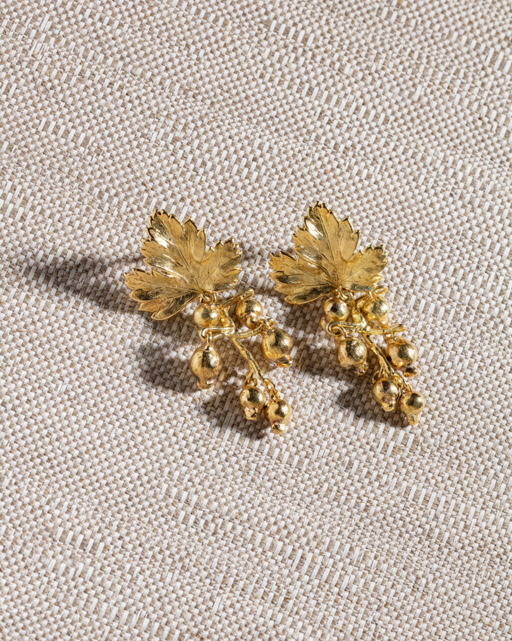 View full screen - View 1 of Lot 158. Boucle d'oreille Groseille.