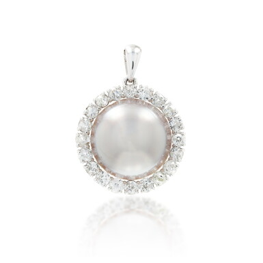 View full screen - View 1 of Lot 134. Pendentif perle et diamants | Natural pearl and diamond pendant.