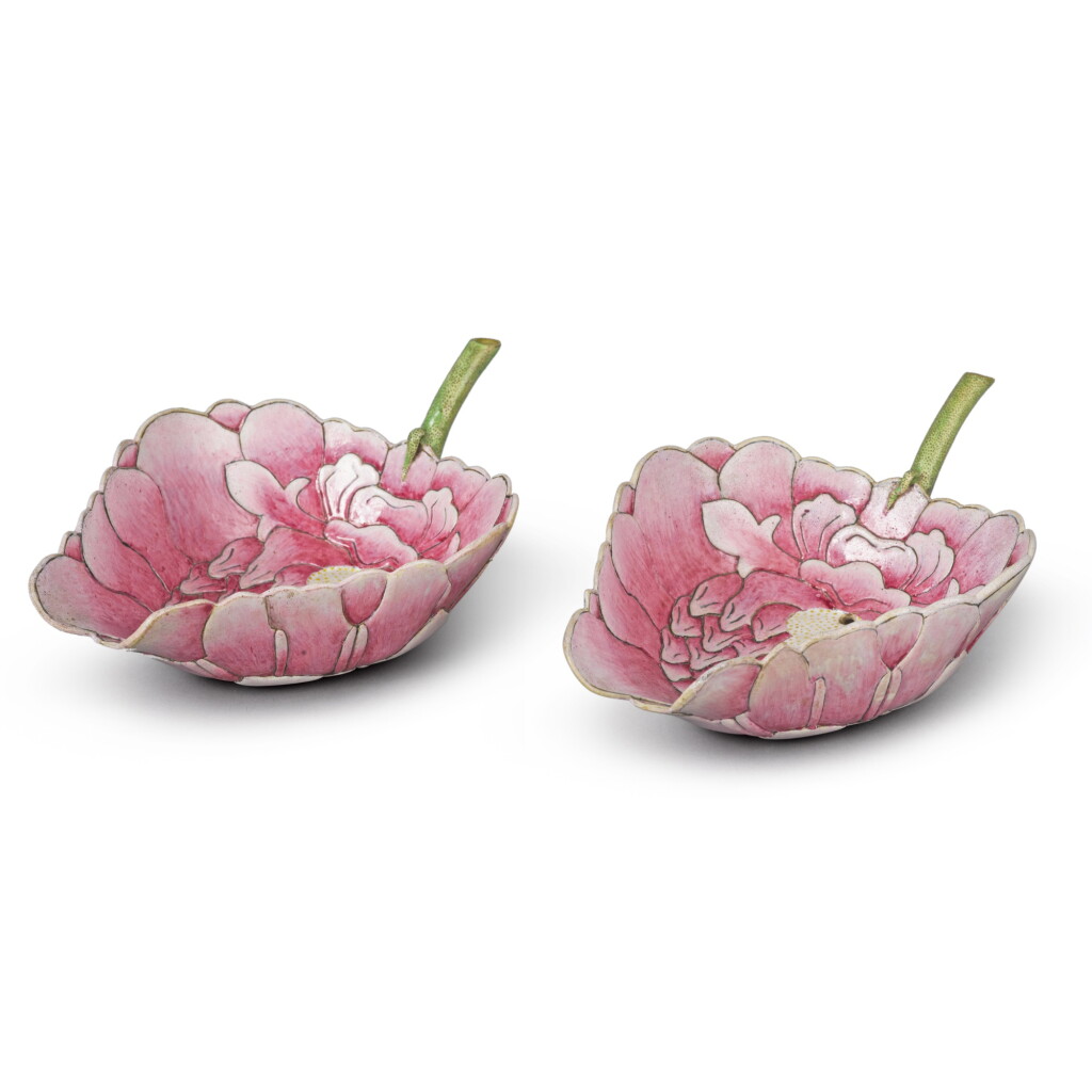 View full screen - View 1 of Lot 650. A pair of molded famille-rose 'lotus' cups, Qing dynasty, 19th century | 清十九世紀 粉彩荷花形盃一對.