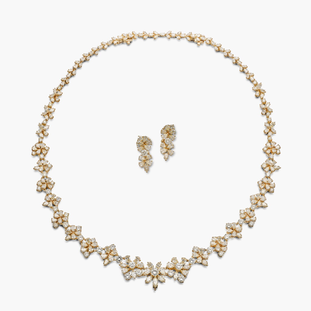 View full screen - View 1 of Lot 1356. Diamond Necklace and Pair of Earrings | 鑽石 項鏈 配 耳環一對.